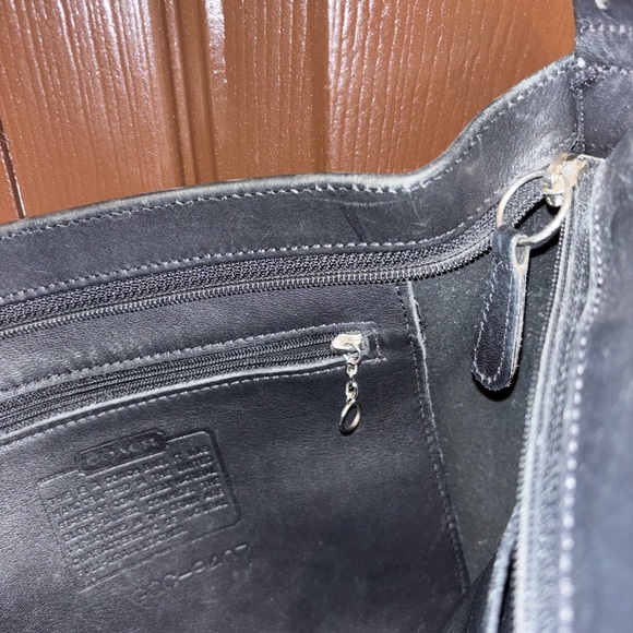 Coach Vintage Black Leather Shoulder Bag - Picture 11 of 11